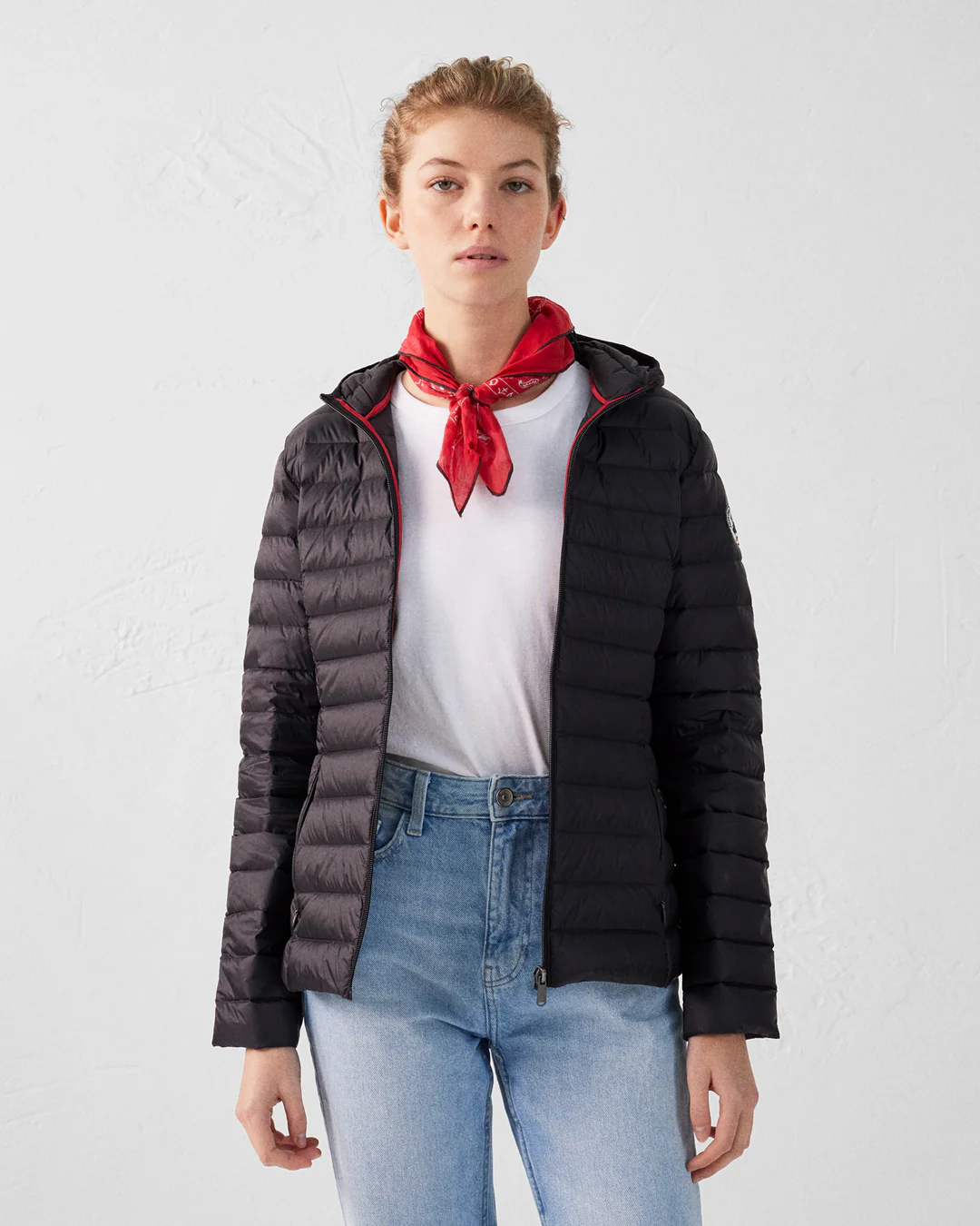 Leichte Daunenjacke mit Kapuze, Schwarz, Cloe